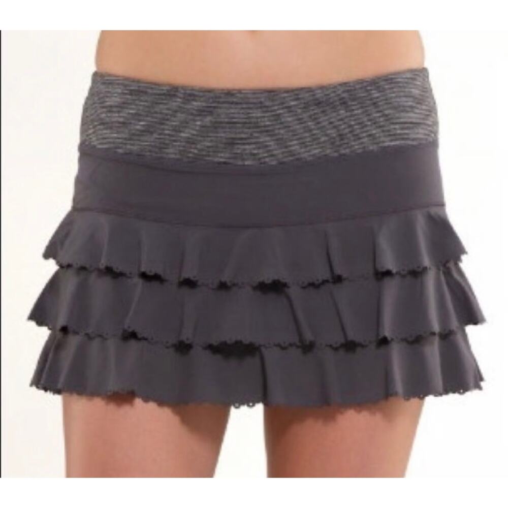 Lululemon Dewberry Skort Tiered Lightweight Running Size 10 Dark Gray RARE